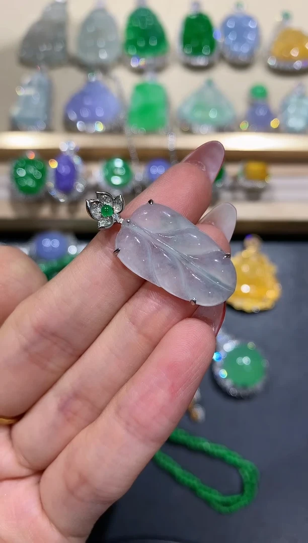 【闪购商品】翡翠吊坠(不含链)18K金镶嵌1团购