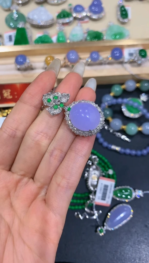 【闪购商品】翡翠吊坠(不含链)18K金镶嵌71团购