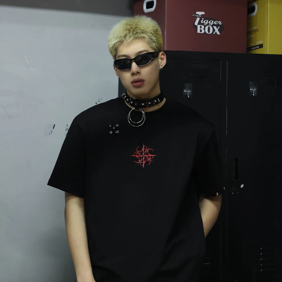 REJJ“标志图腾”原创印花穿孔国潮发财T恤宽松短袖时尚男士潮流