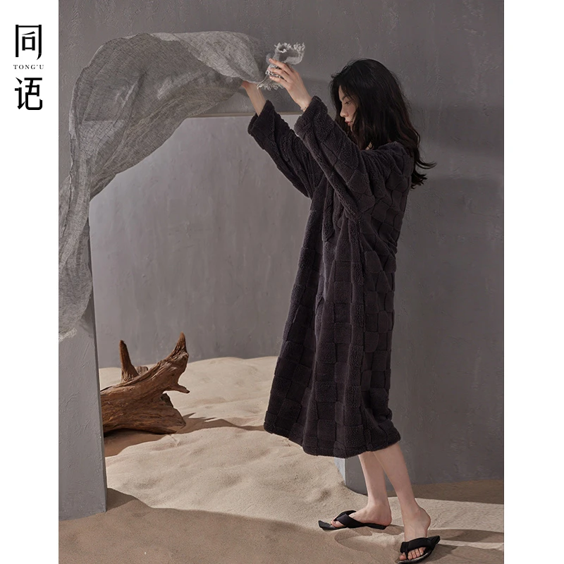 同语新款棋盘格睡裙女冬款长袖珊瑚绒加绒加厚睡衣女法兰绒家居服