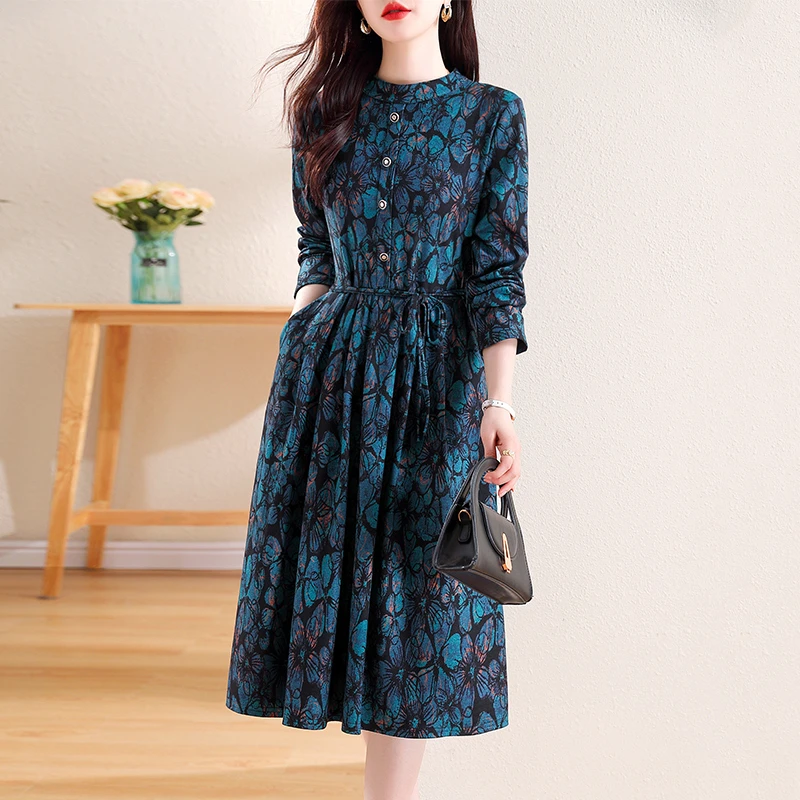 新款连衣裙秋冬高级感收腰显瘦小众圆领花色长袖大衣内搭连衣裙