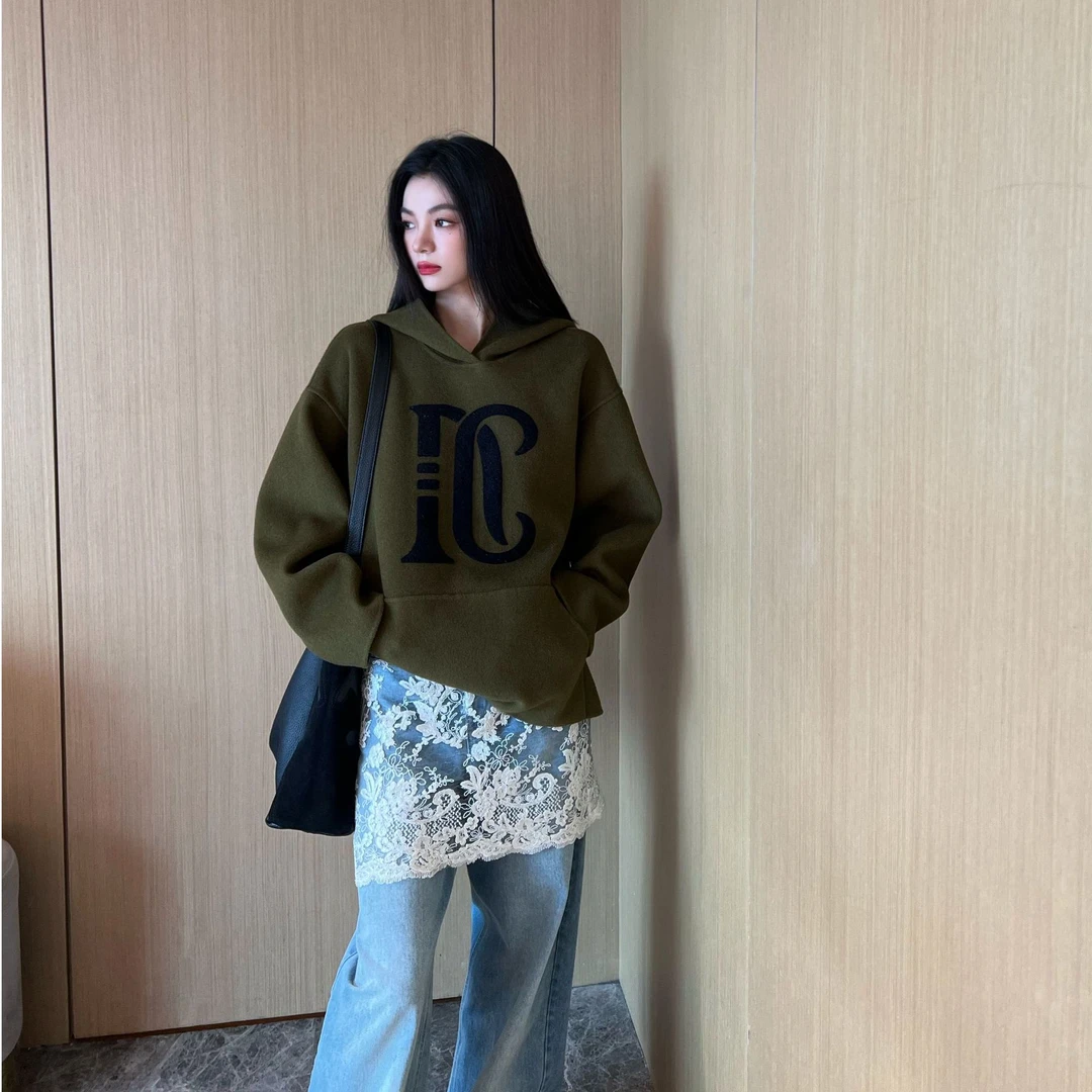 NancyCavally专柜款柔软蓬松感羊毛 撞色字母刺绣落肩双面呢卫衣