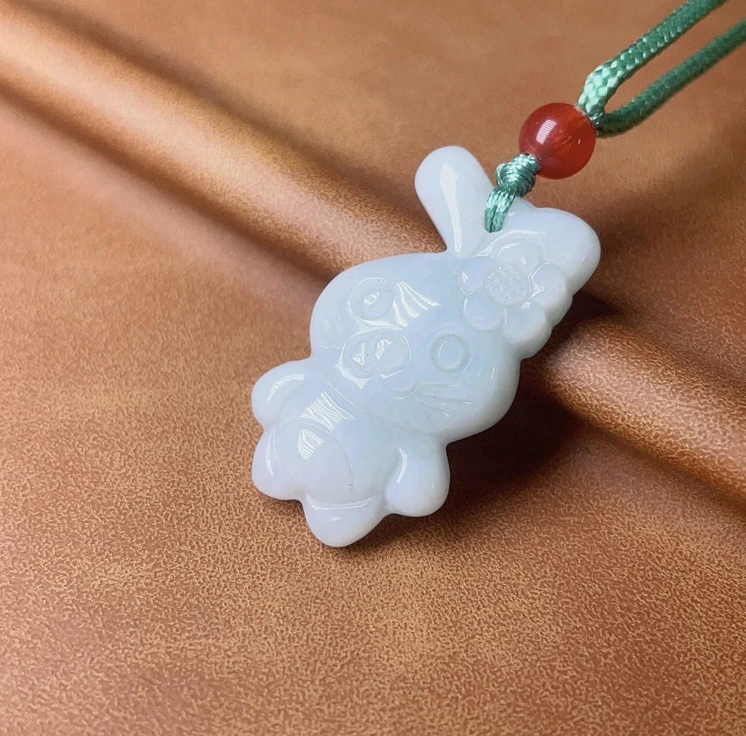 天然翡翠A货小白兔吊坠