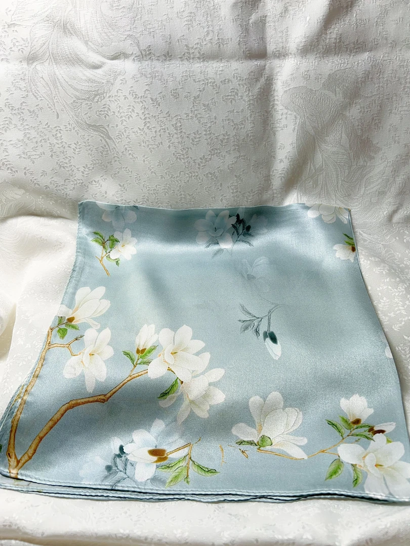 玉织锦苏绣华服小方巾
