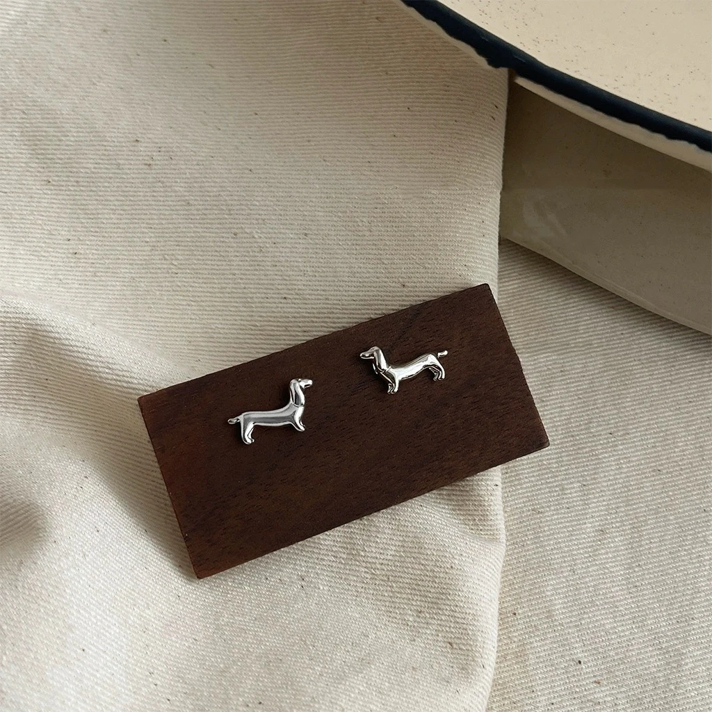 铁合金耳饰 标准站姿腊肠小狗狗耳钉韩系简约风可爱迷你精致小巧