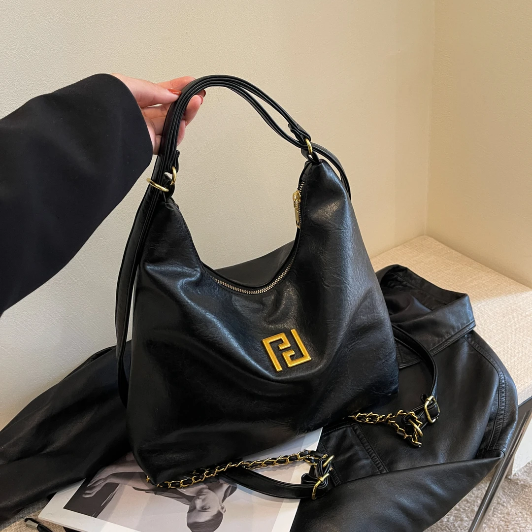 网红秋冬小众真皮质感女士包包洋气百搭斜挎包时尚小包休闲单肩包