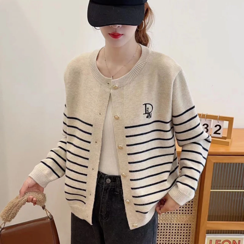 新款25圆领长袖针织衫女装上衣女装