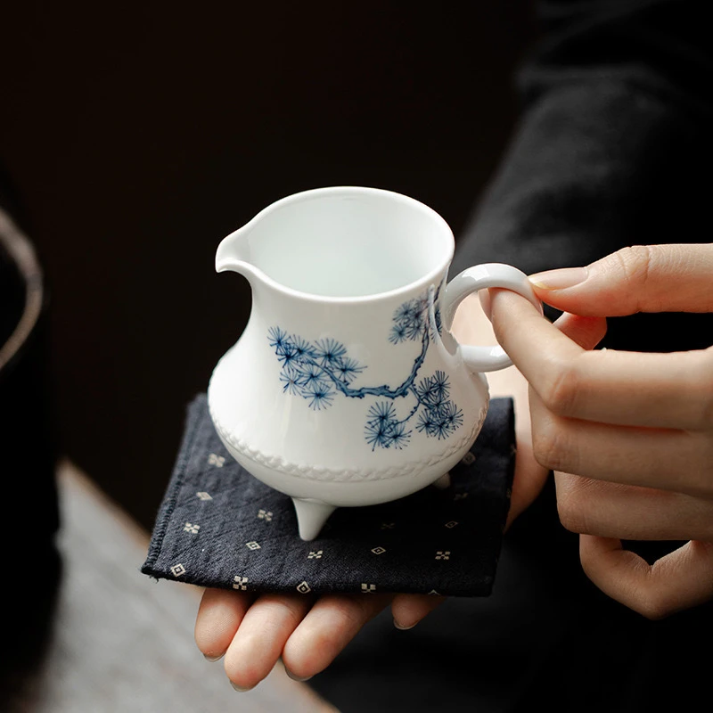 三足鼎手把公道杯手绘松