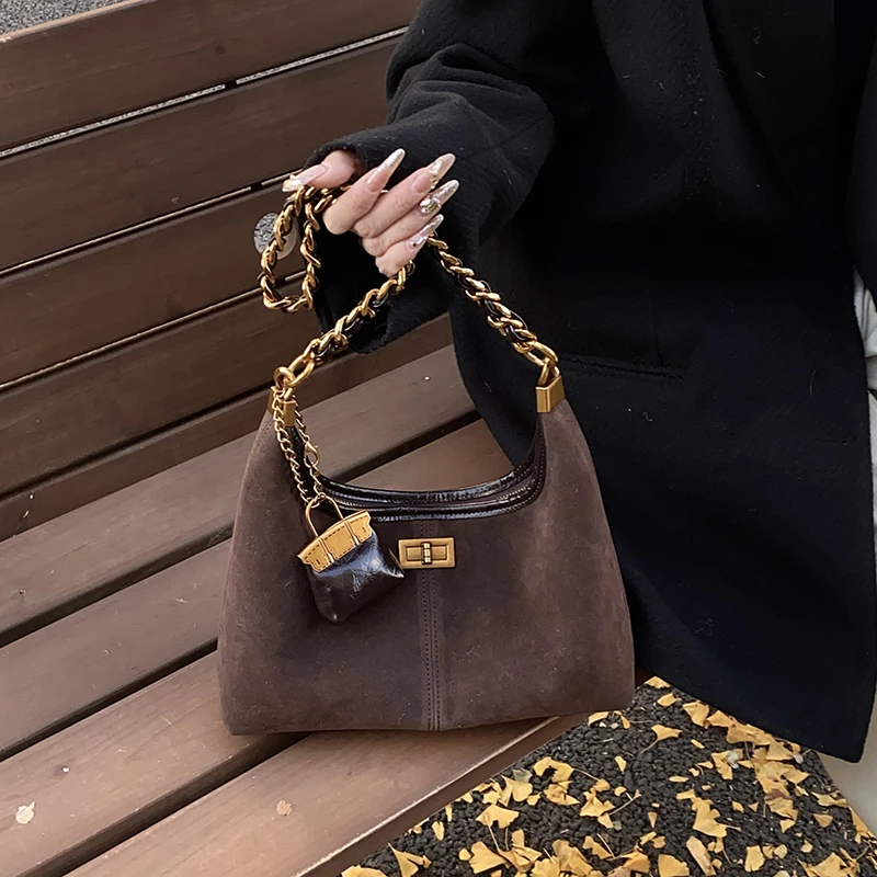 2024秋冬新款单肩斜挎腋下包包女大容量牛角托特磨砂皮复古小香风