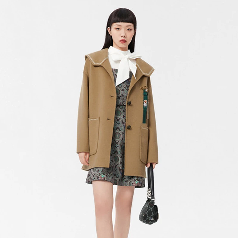 L056       联名翻领大衣A