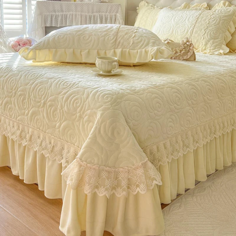 奶油风夹棉保暖花边牛奶绒床盖冬天加厚防滑纯色绗缝双人加大床单