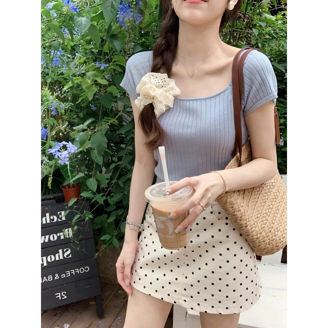 气质显瘦坑条纹系带短袖T恤针织短款+高腰法式波点半身裙