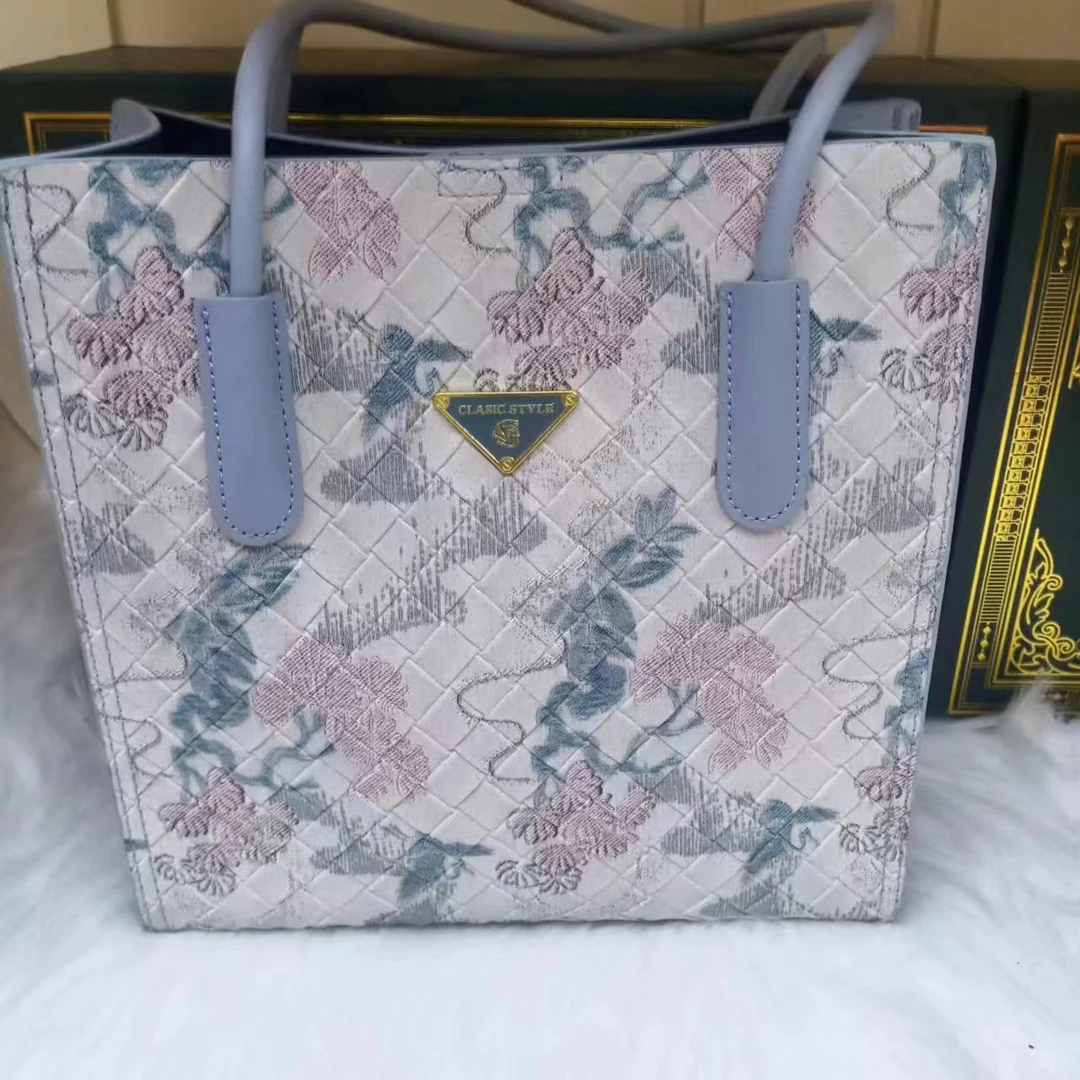 《亮牌灯点关注才可以拍》经典时尚简约网红轻奢女士多功能手提包