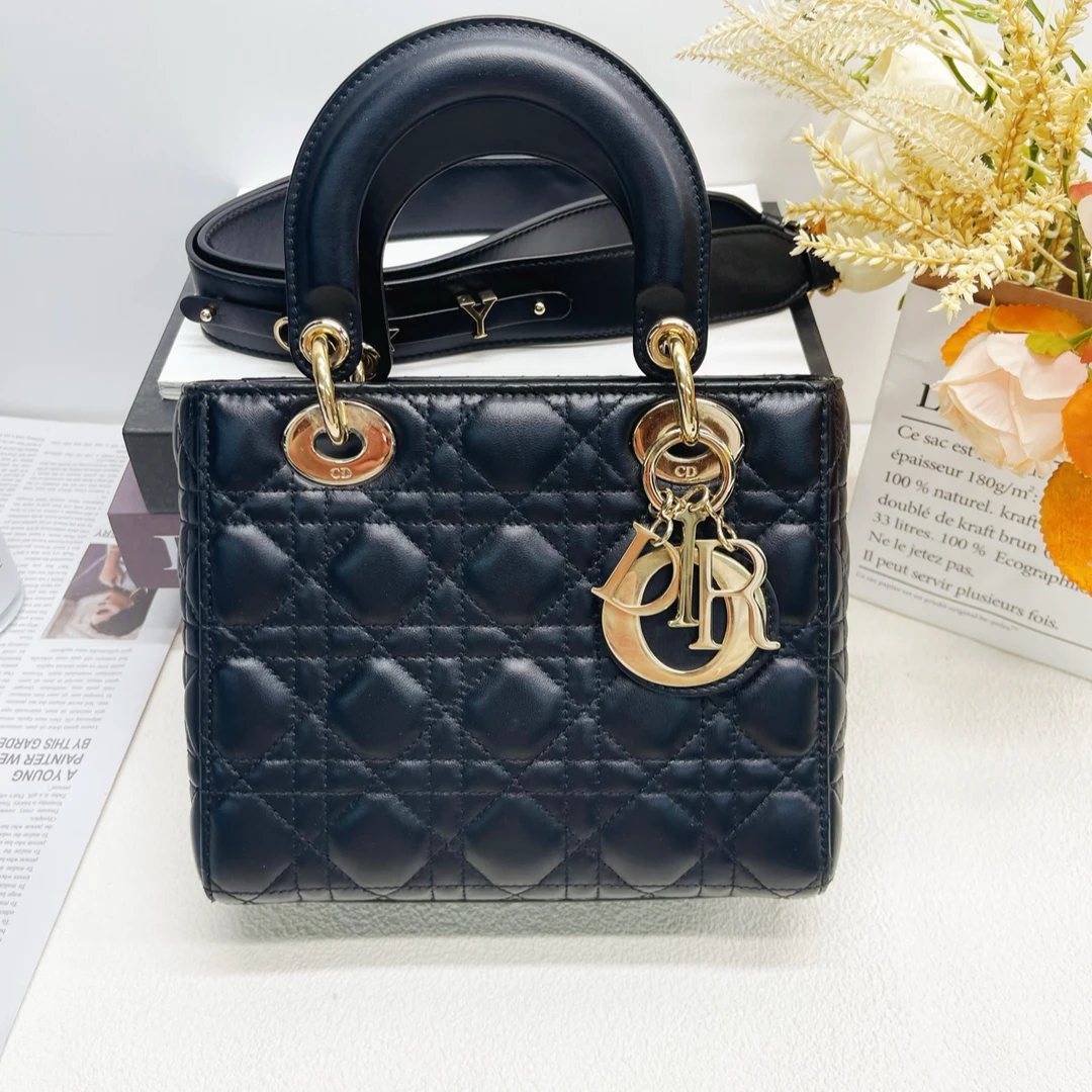 95新 DIOR/迪奥 金属吊坠皮革四格戴妃包10373867