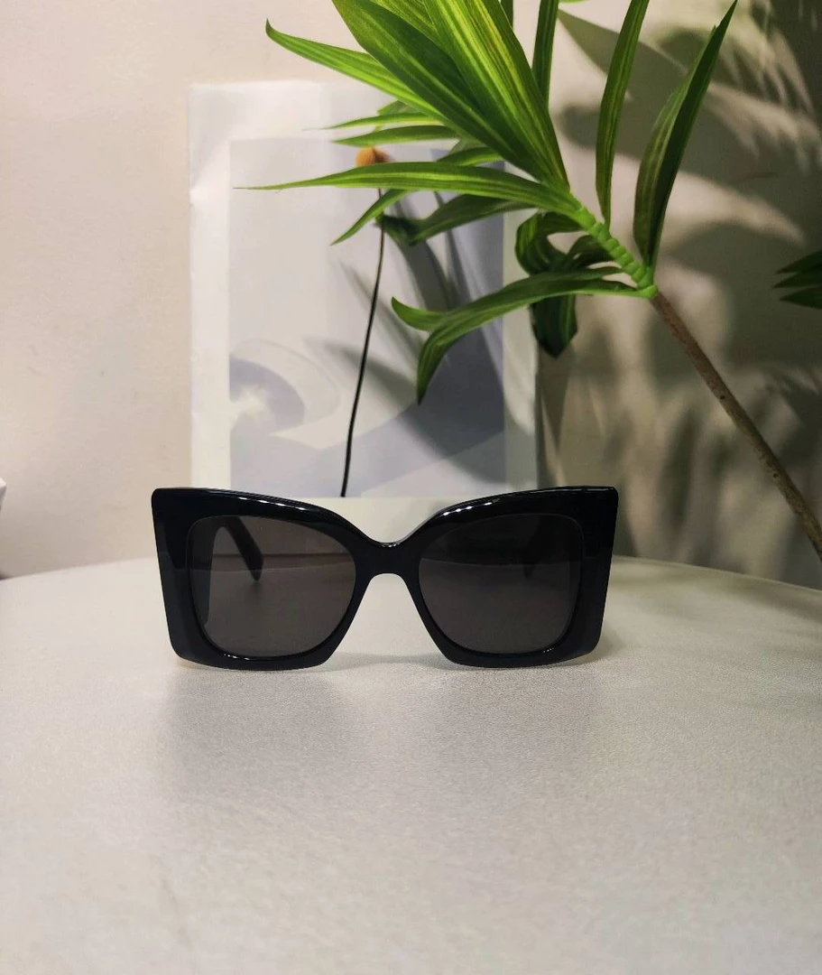 W圣罗兰黑色logo字母边框墨镜闲置55974032