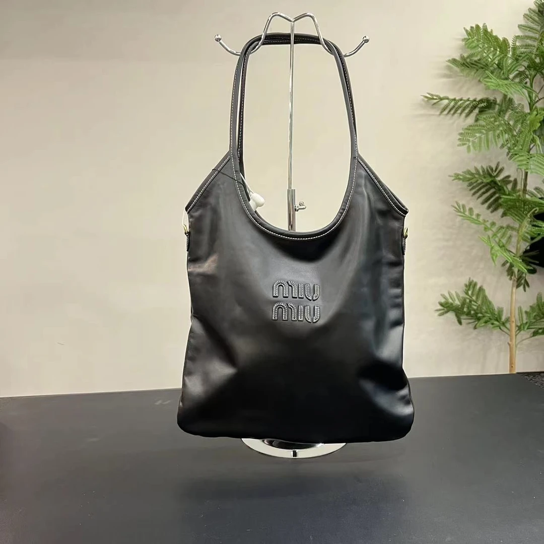 95新 MIU MIU/缪缪 W 缪缪黑色ivy tote芯片款托特包84901615