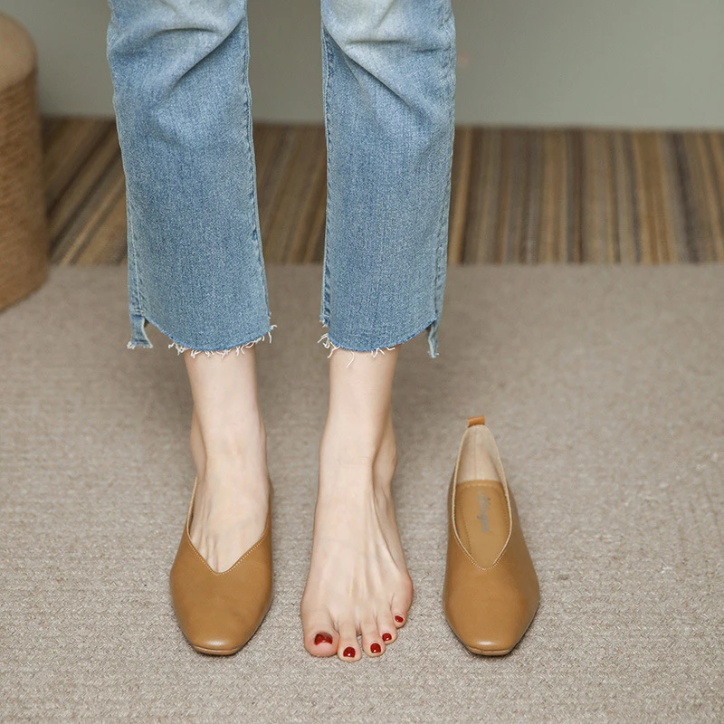 不累脚春秋软底低跟女鞋2025爆款休闲圆头平底百搭浅口奶奶鞋单鞋