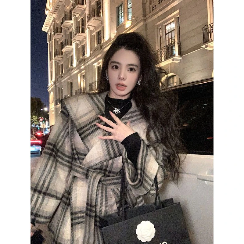 2025秋季新款格纹呢子大衣海军领小众气质时尚收腰显瘦毛呢外套女