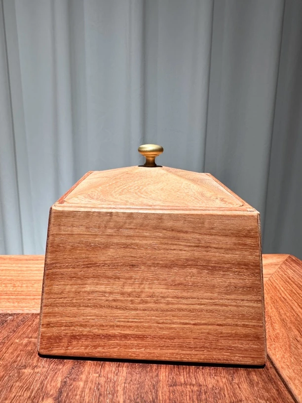 子阳红木园缅花果糖盒精工细作，小巧实用，必备零食盒13*9