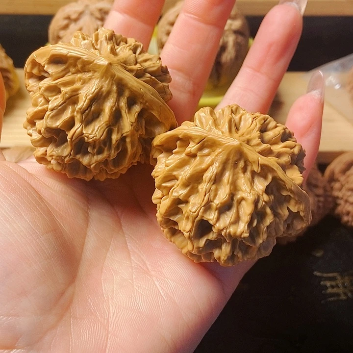 文玩核桃吊坠帝王