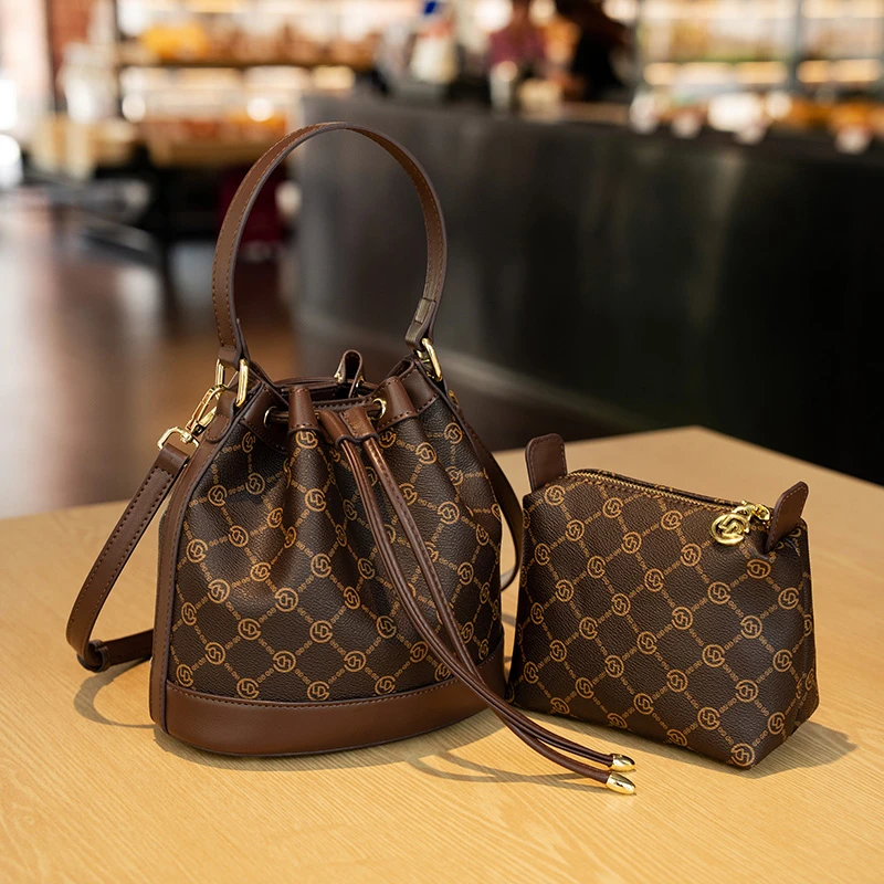 GELANDAI戈兰黛百搭通勤2025新款水桶包时尚经典单肩斜挎手提包