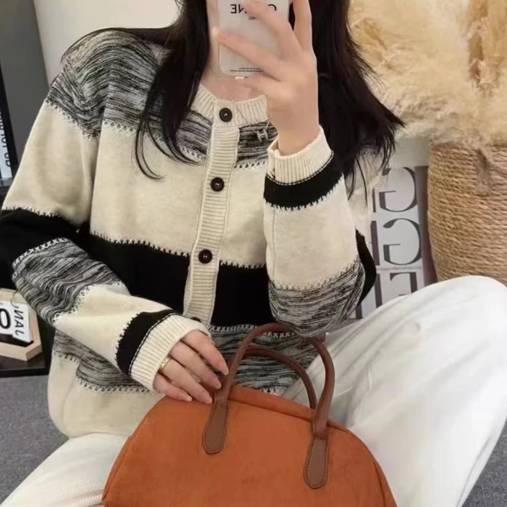 秋冬百搭拼色条纹明线设计毛衣开衫女新款宽松显瘦减龄针织衫