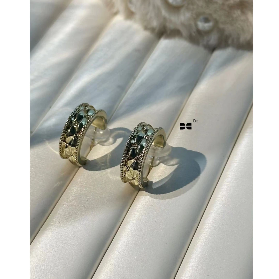铜合金耳饰 DM朵米轻奢日常百搭时尚简约不规则设计耳钉DME0190