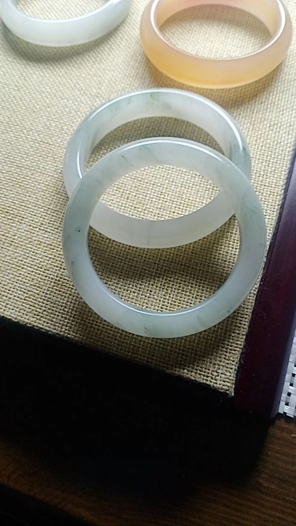 新疆天山翠女士百搭玉镯子多样性发货发一