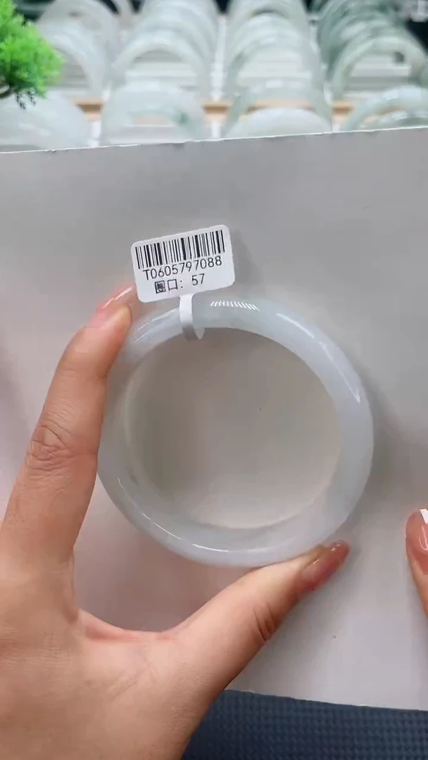 【闪购商品】石英质玉手镯未镶嵌7088