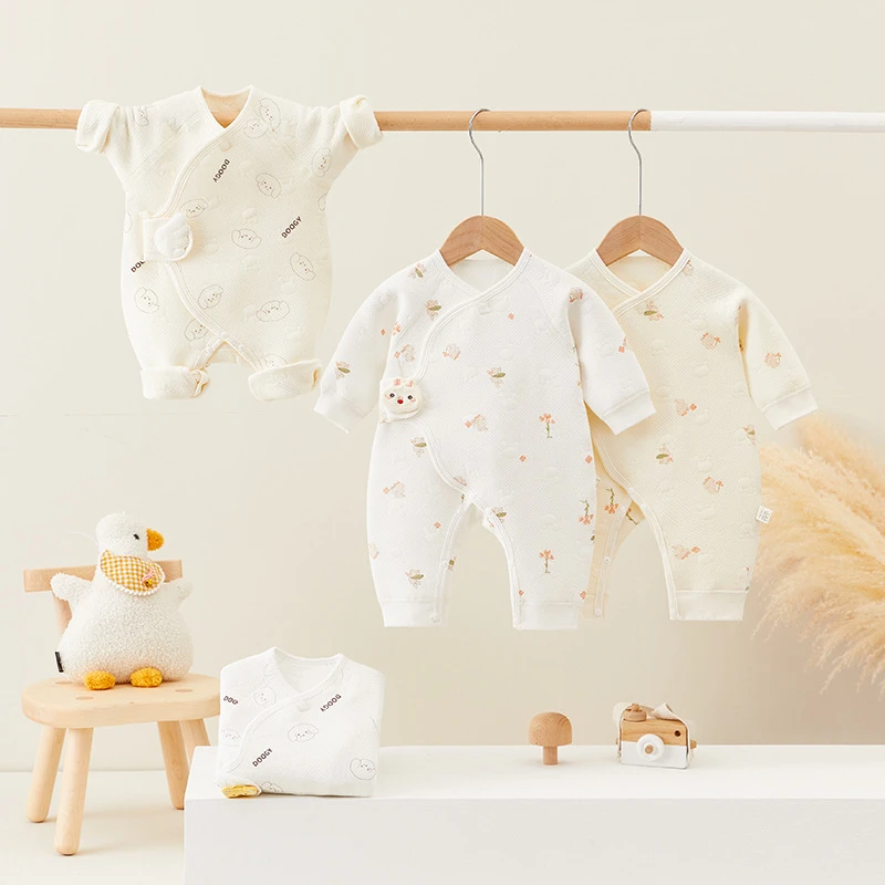 新生儿秋冬连体衣宝宝魔术贴三层保暖无骨哈衣婴儿爬服新款蝴蝶衣