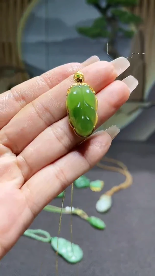 【闪购商品】和田玉挂件18K金镶嵌1
