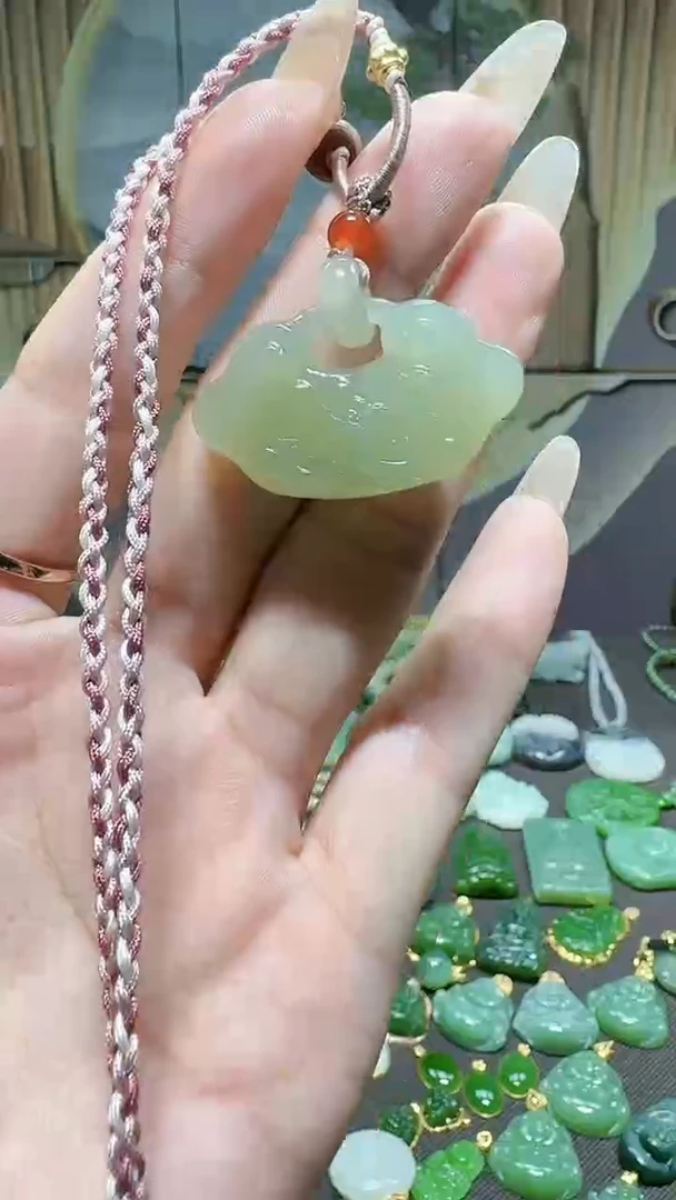 【闪购商品】和田玉吊坠(赠链)未镶嵌1