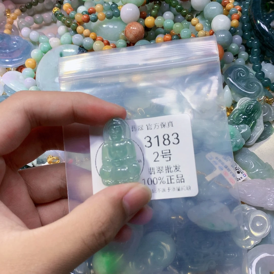 翡翠挂件未镶嵌翡翠