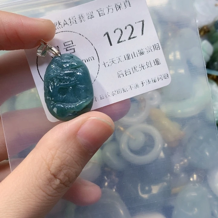 翡翠颈饰未镶嵌翡翠