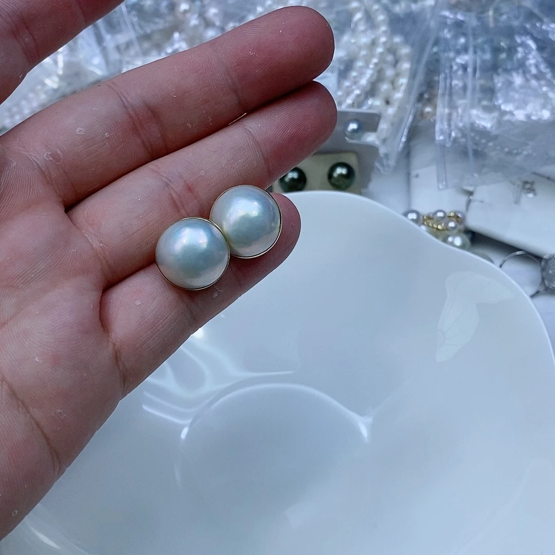 拼合珍珠（马贝珠）耳饰18K金镶嵌