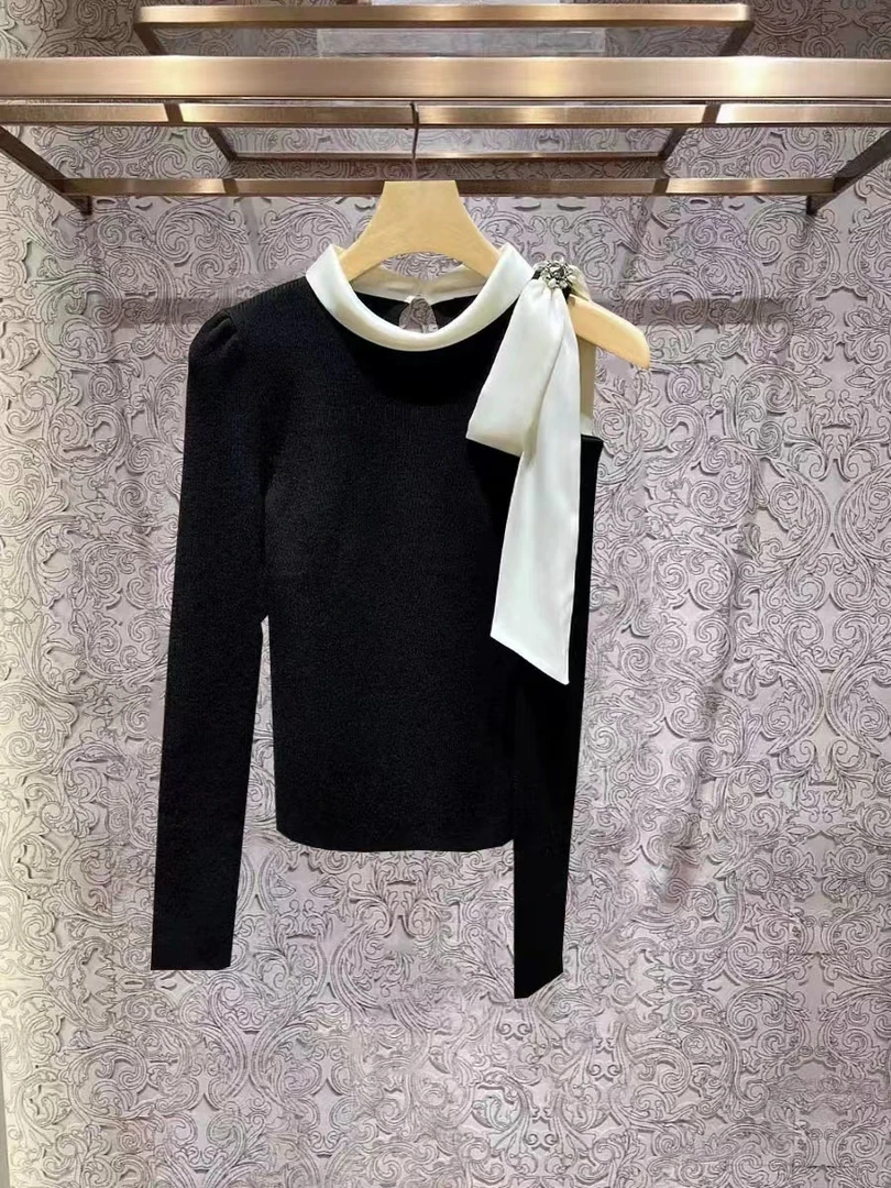 2024秋冬新款黑色气质珠式设计感蝴蝶结露肩针织衫上衣女EJWDCX35