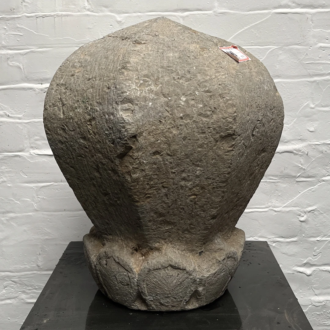 青石塔尖 尺寸：直径36 高42