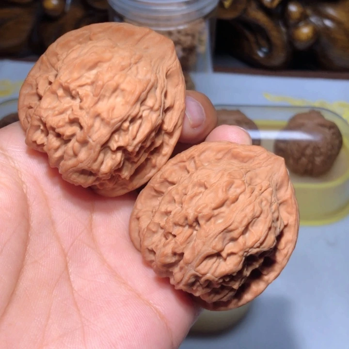 文玩核桃把件43红狮子