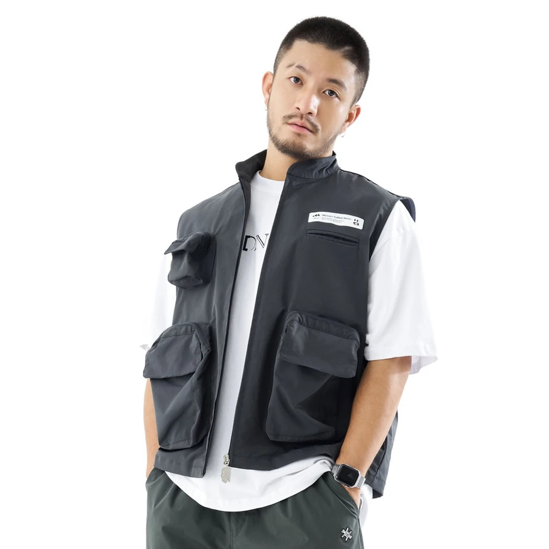 MCREW WILDNESS机能系列深空灰立体袋口功能短款马甲外套