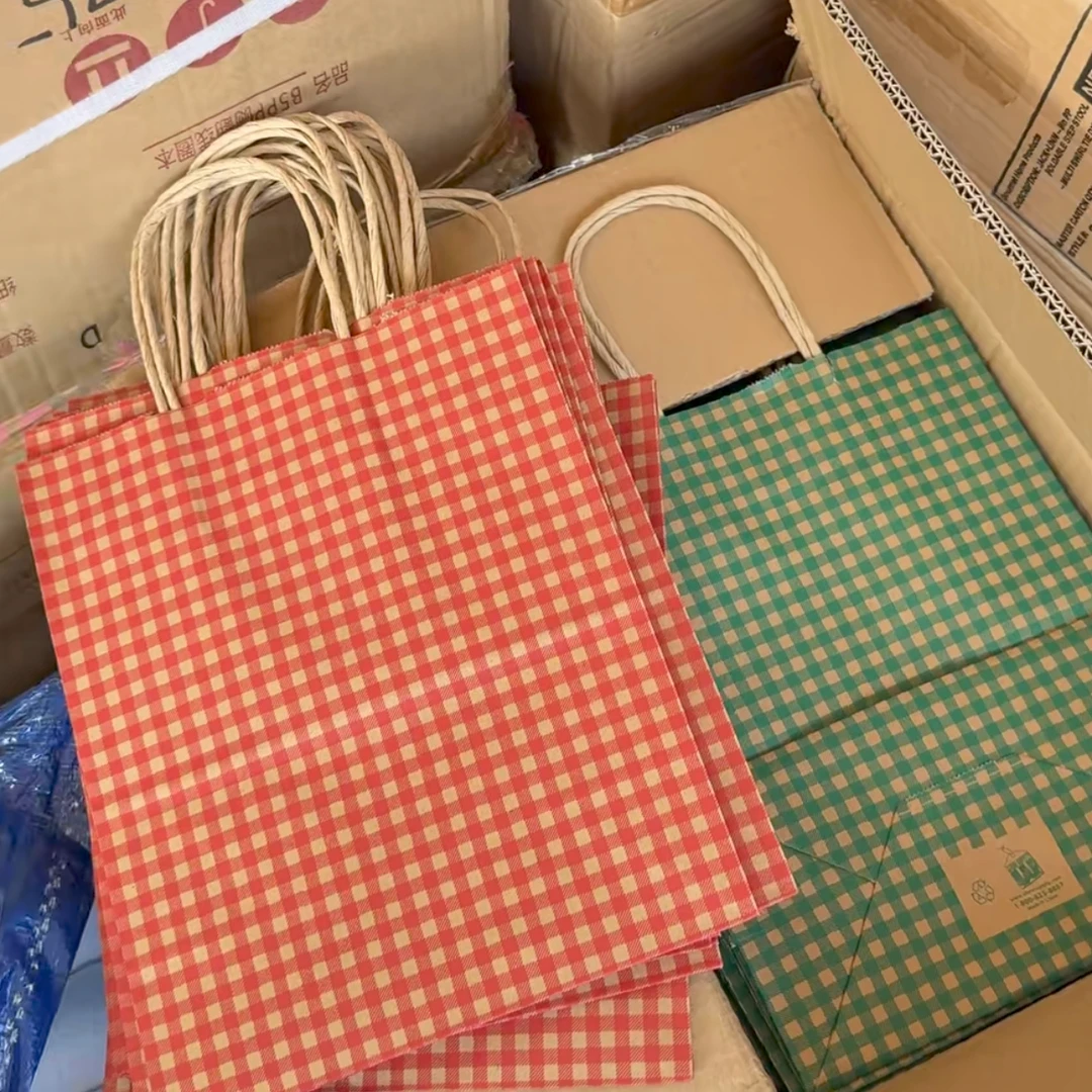 发7个！格子纸袋礼品袋21X26CM有折痕