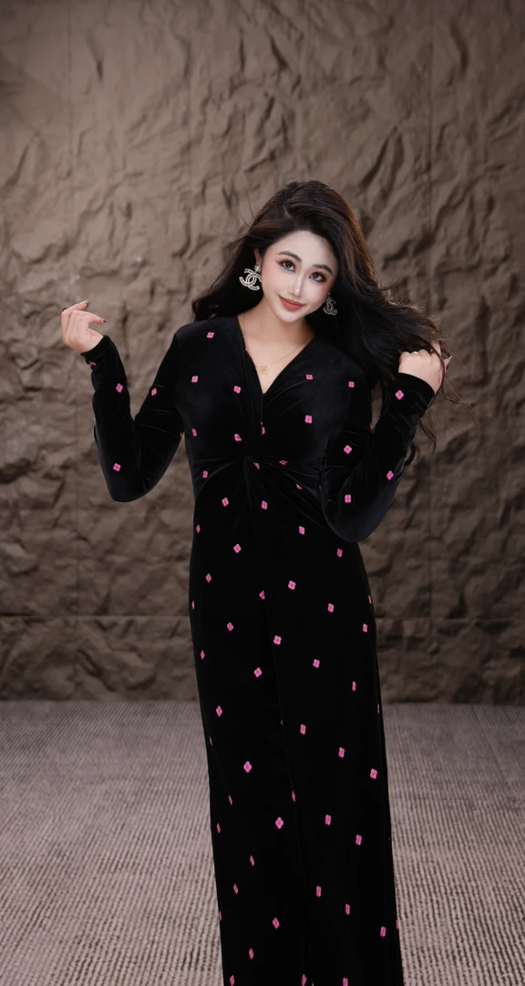 粉黛佳人｜微胖刺绣显瘦轻奢女装显瘦浪漫连衣裙