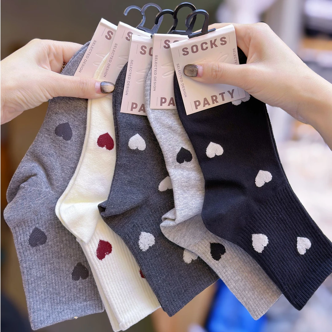 5双 精梳棉袜子女生秋冬季柔软舒适外穿百搭不易臭黑白女士中筒袜