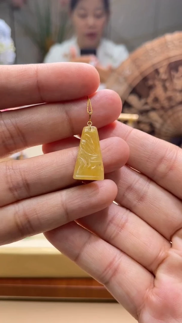 【闪购商品】翡翠颈饰18K金镶嵌无事牌