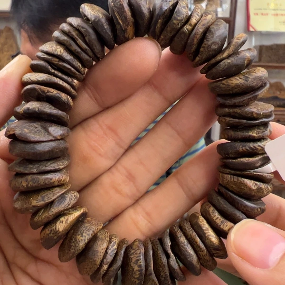 沉香手串透顶绿包壳卡1.6/31g单圈