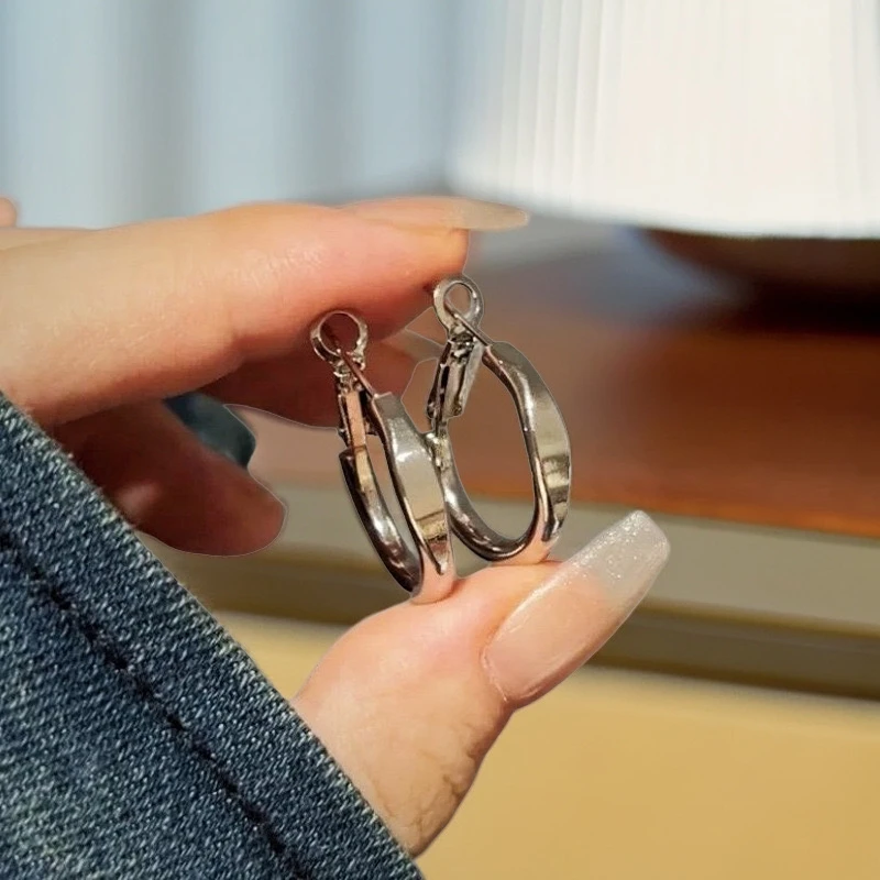 铜合金耳饰 甜酷少女银色耳环女韩国小众设计新款潮耳环气质轻奢