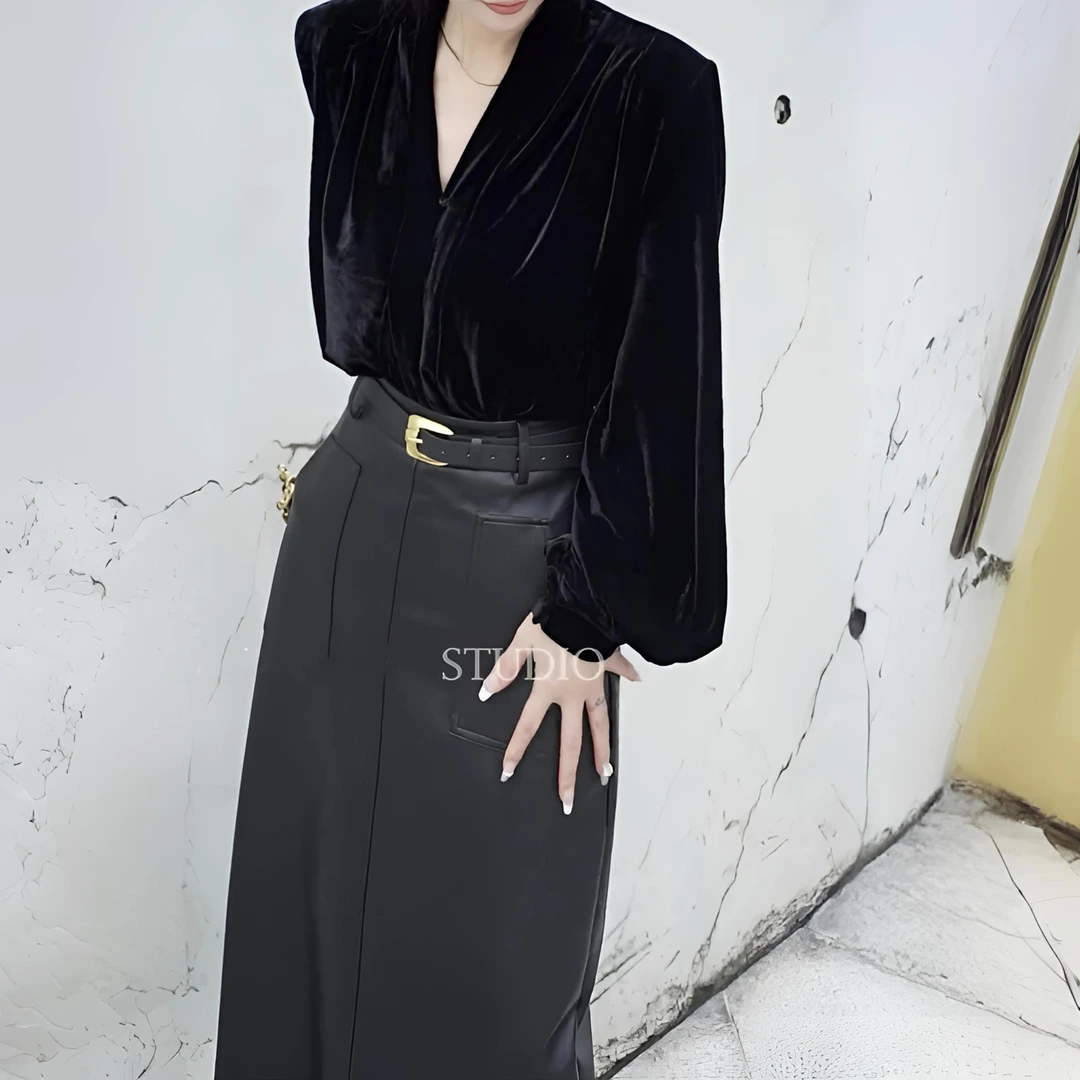 高级感V领复古气质丝绒上衣法式衬衫+高腰百搭开叉过膝皮裙套装