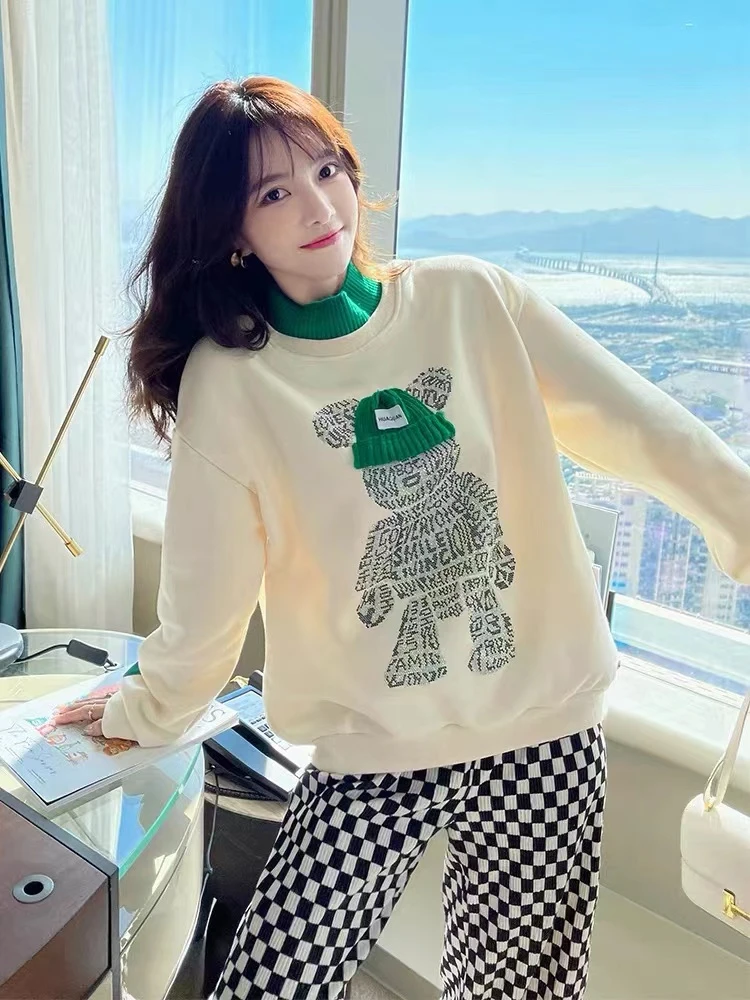 A34女士秋冬季宝宝绒超柔重工镶钻小熊假两件圆领卫衣