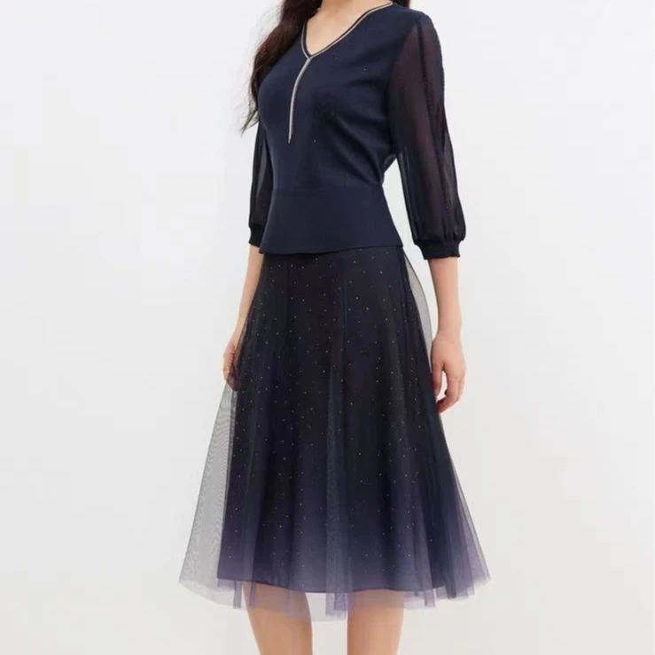 【珂莱】裙长117，2024春季新款通勤百搭渐变网纱v领连衣裙383-104