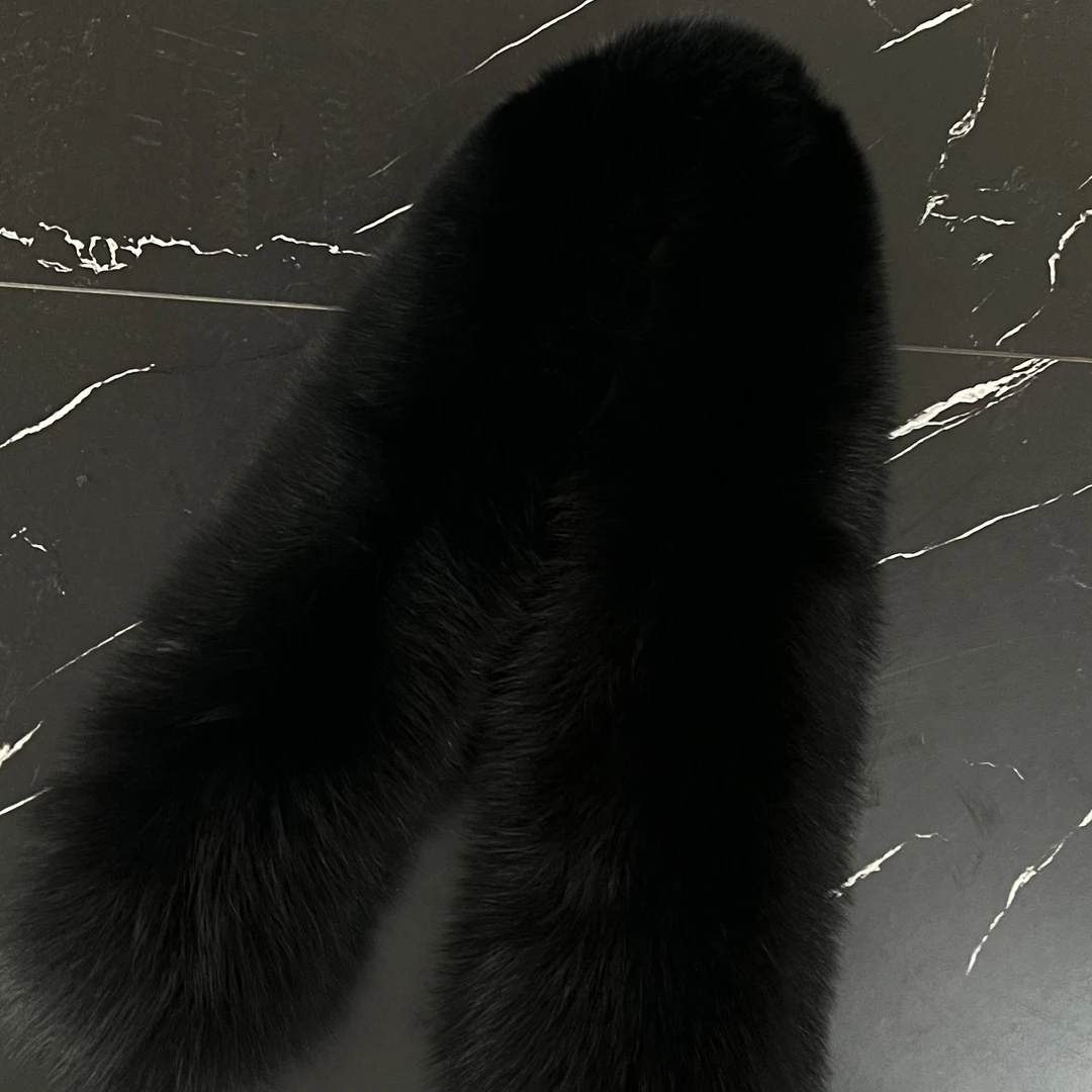 2025秋冬  黑色百搭必备单品气质披肩围脖毛毛领