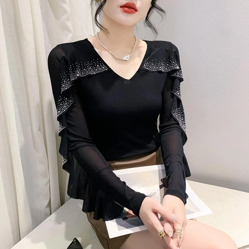实拍2024春上新款网纱时尚圆领镂空重工荷叶边烫钻百搭长袖女上衣